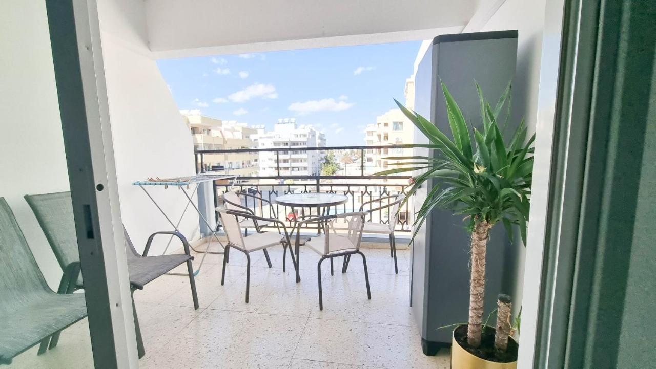 Modern Retreat: 2Br Stylish Apt With Comfy Rooms! Smart Tv With 200Mbps Internet 拉纳卡 外观 照片